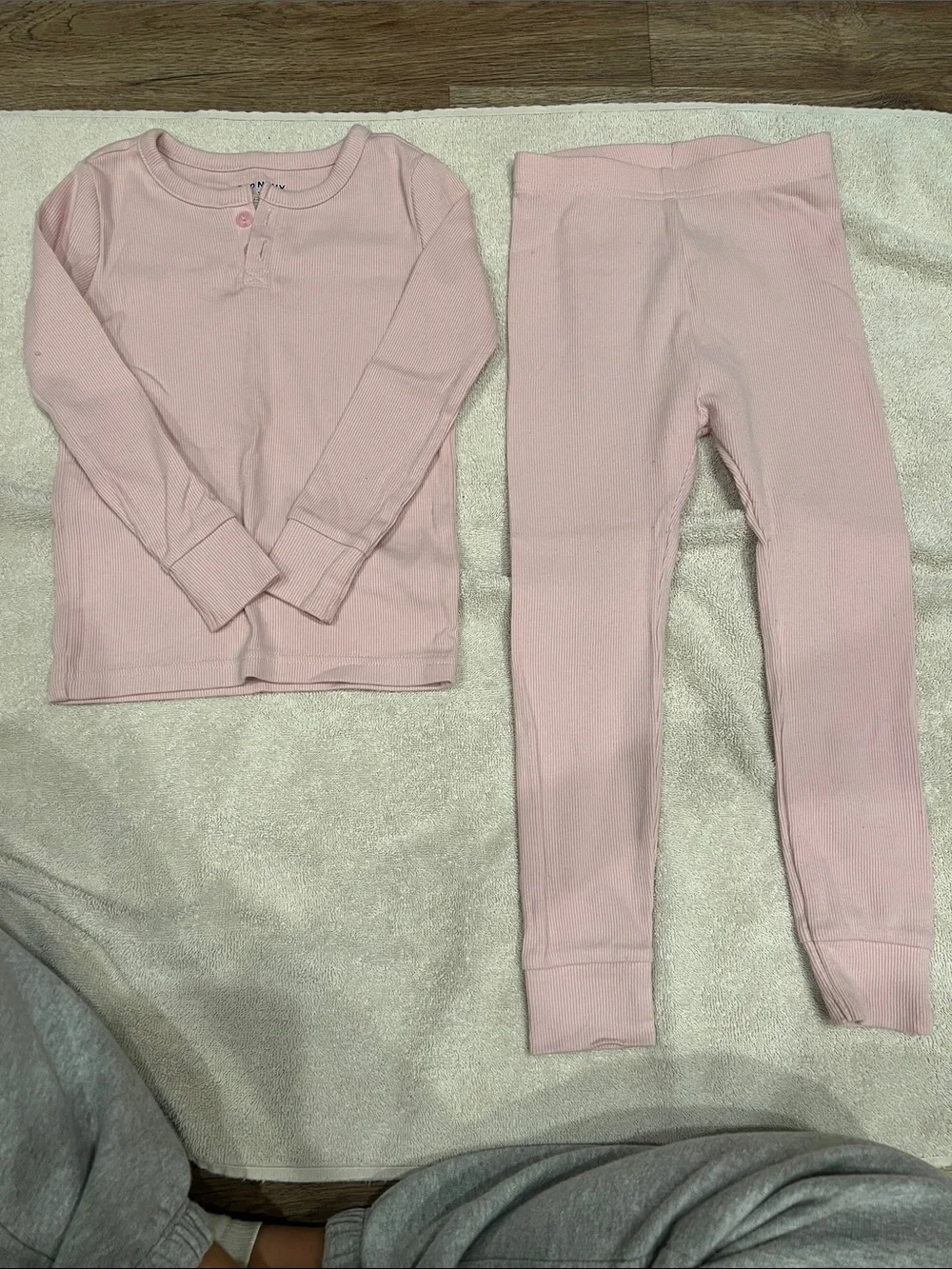 Old Navy Girls Light Pink Ribbed Pajama Set